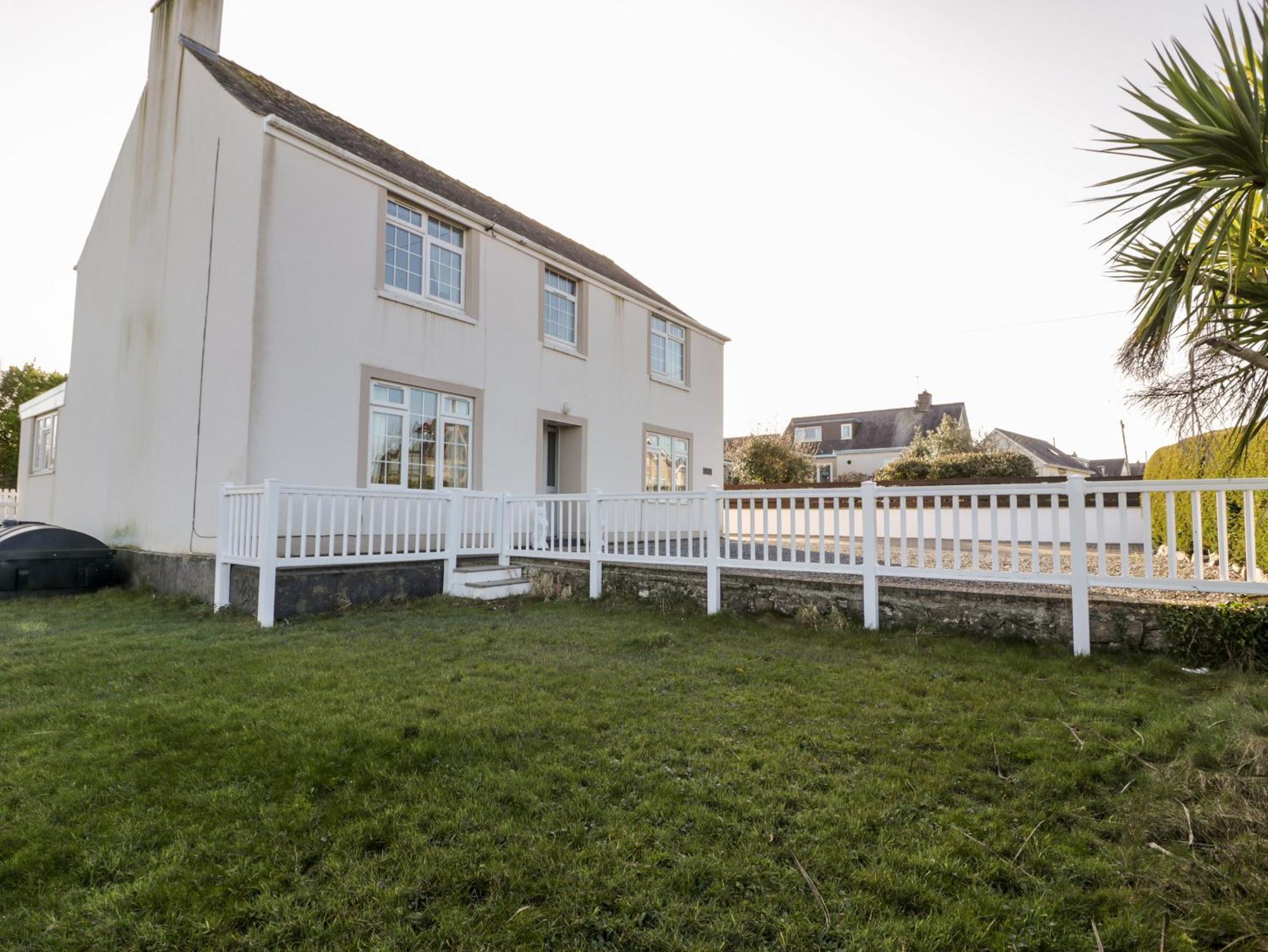 Halcyon Villa Moelfre Exterior photo
